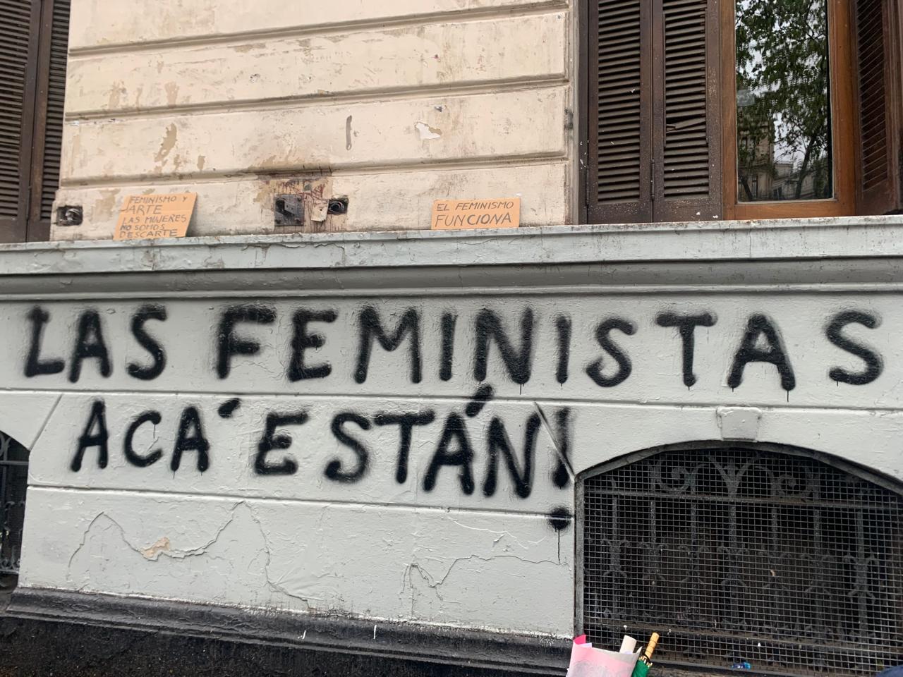 las feministas acá están (lo que nos identifica) las feministas acá están (lo que nos identifica)